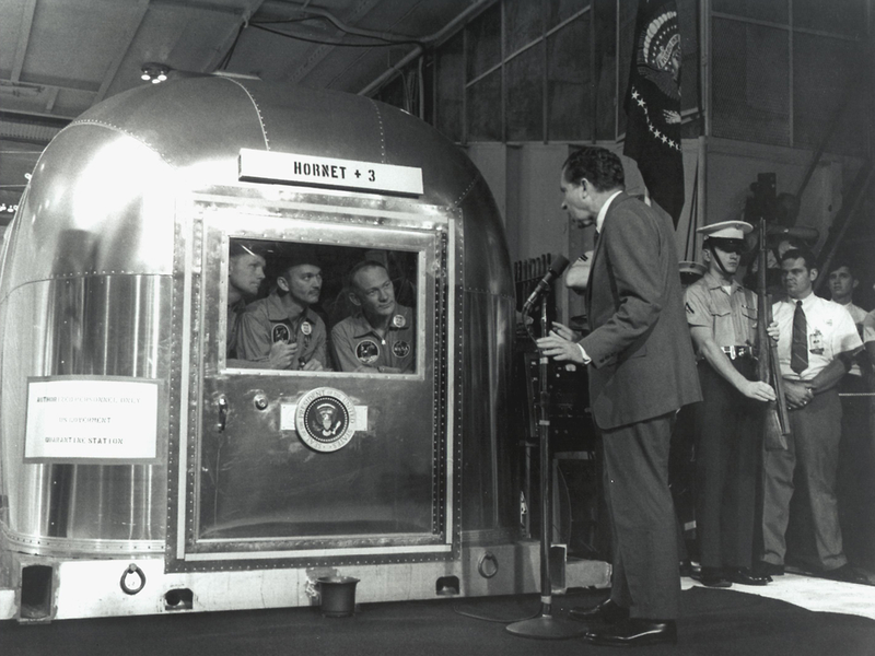 Illustration for article titled Nixon Greets the Conquering Heroes of Apollo 11